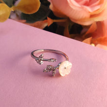  Silver Round Cut Floral Ring