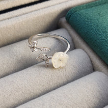  Silver Round Cut Floral Ring